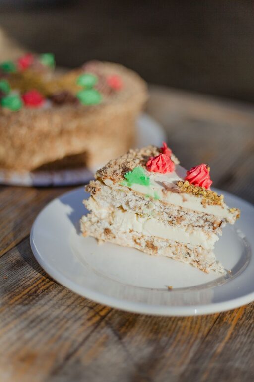 Dekorowanie tortów kwiatami z masy cukrowej krok po kroku